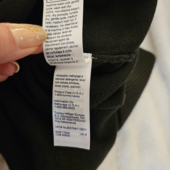 NWOT Tommy Hilfiger V-neck Knit Sweater - Picture 9 of 10